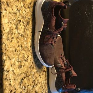 Nike Women’s TR8 - burgundy